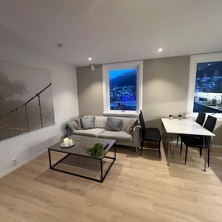Modern Apartment With Free Parking เบอร์เกน ภายนอก รูปภาพ