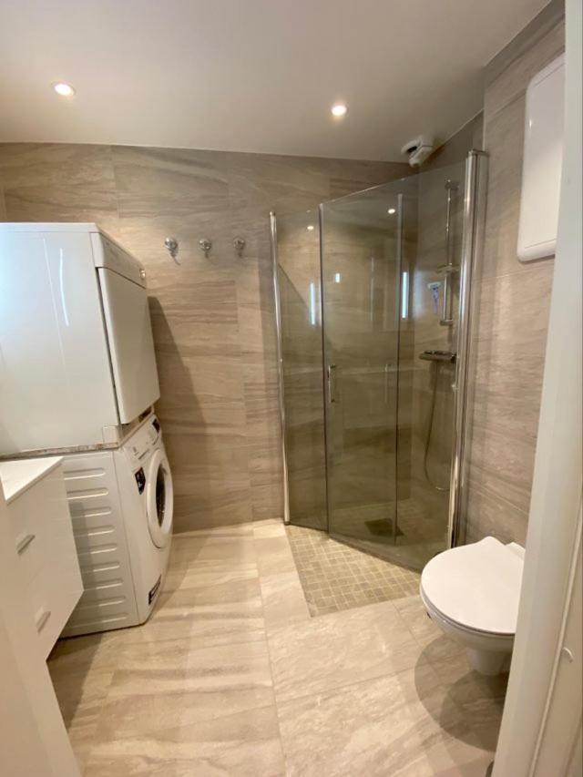 Modern Apartment With Free Parking เบอร์เกน ภายนอก รูปภาพ