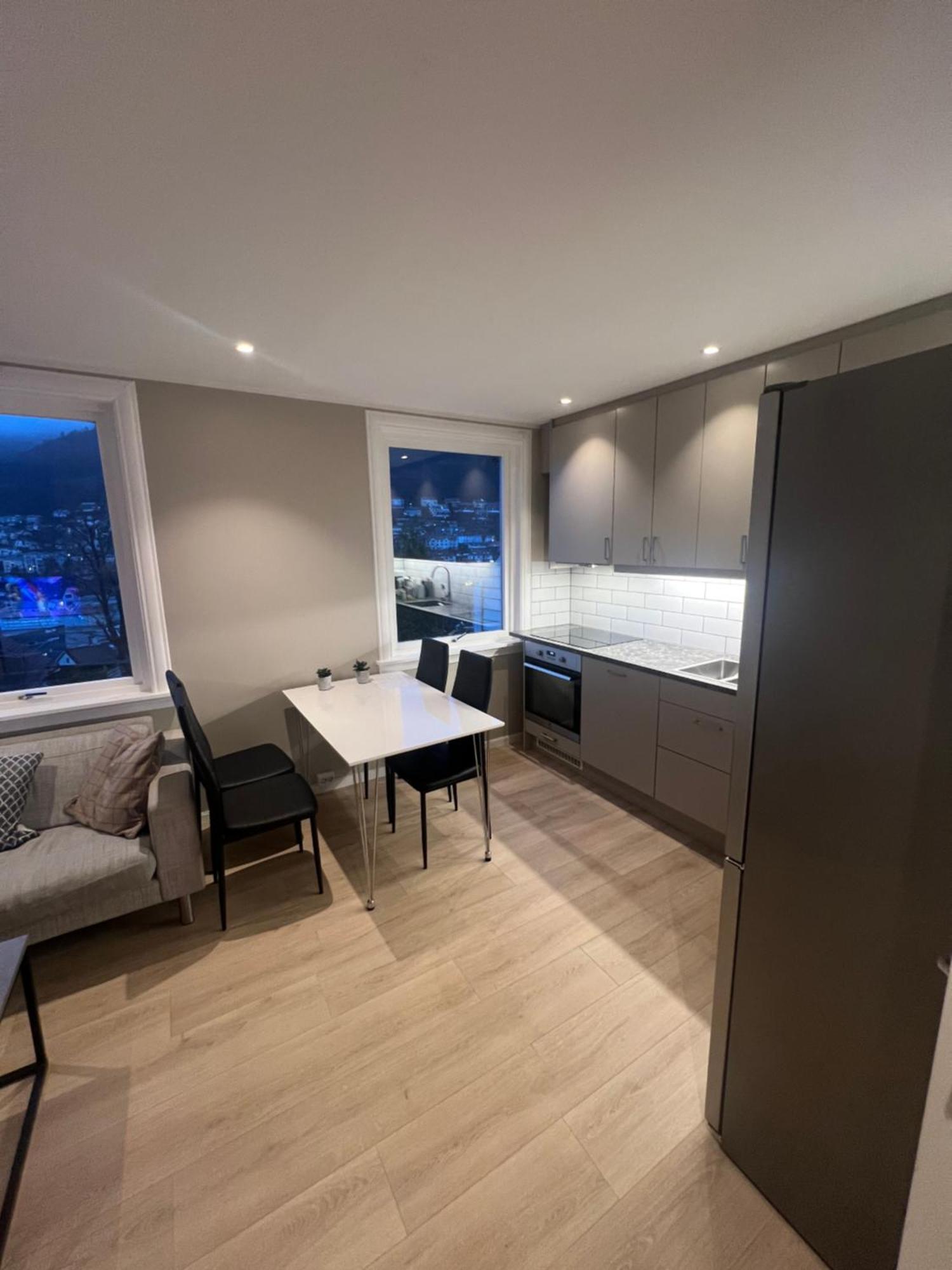 Modern Apartment With Free Parking เบอร์เกน ภายนอก รูปภาพ